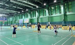 羽毛球热潮席卷合肥 场地难约球友直呼“全靠手气抢”