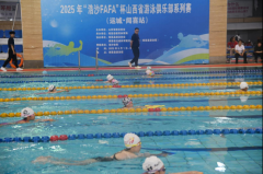 近千名青少年游泳健儿逐浪运城市闻喜县